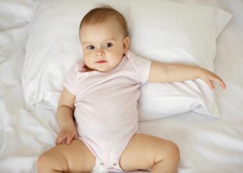 Como vestir o bebê para dormir a noite no calor