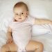 Como vestir o bebê para dormir a noite no calor