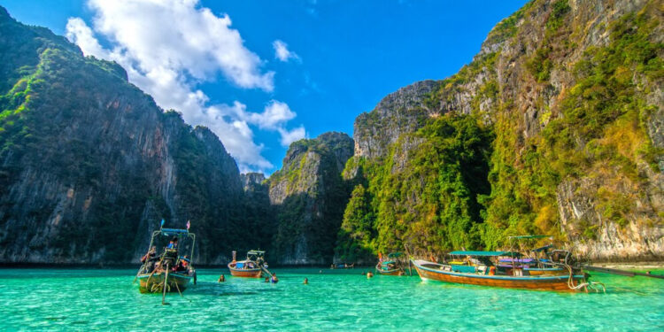 A Praia Mais Bonita do Mundo: Praia de Maya Bay na Tailândia