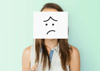 Tristeza: Entenda o sentimento e até que ponto é normal se sentir triste 