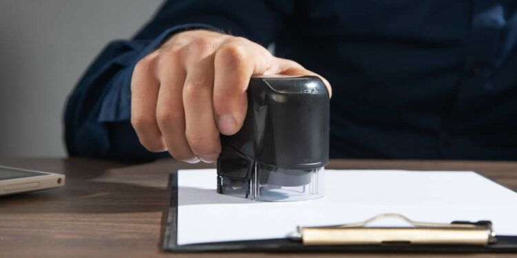 descontar feriado de estágio