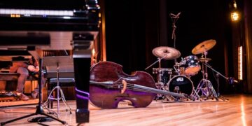 Acessórios essenciais para estudar teclado em casa sem gastar muito