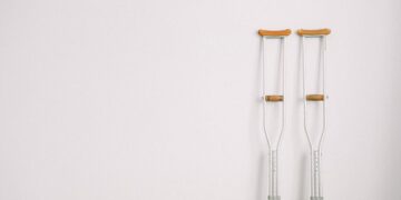 Muletas, andador ou patinete ortopédico: qual opção para cada recuperação