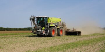 Como posso limpar o tanque do meu pulverizador?