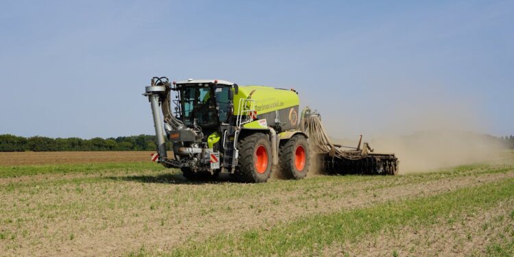 Como posso limpar o tanque do meu pulverizador?