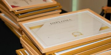 O impacto do certificado GIA no valor de mercado de um anel de noivado de luxo