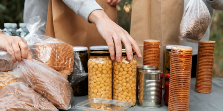 Distribuidora local ou atacadista: qual opção vale mais a pena?